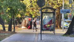 Млад шофьор преобърна колата си до спирка в Пловдив