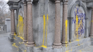 Вандали поругаха паметници в Русе предаде bTV Осквернена е Братската