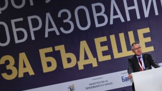 С 1% по-малко отпаднали ученици, но 40% остават неграмотни