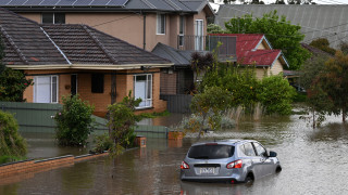 Евакуация бе наредена в три австралийски щата тъй като поройните