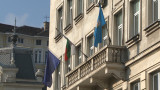  Украинското знаме паралелно до българското на фасадата на столична община 