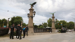 Мъж паднал в коритото на Перловската река в района на