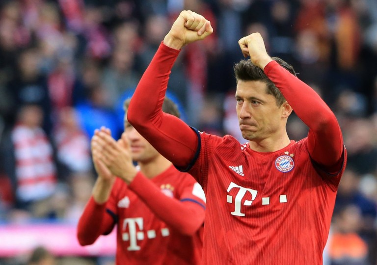Робърт Левандовски с екипа на Байерн Мюнхен