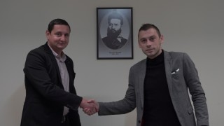 Ботев Пловдив удължи договора на Лъчезар Балтанов потвърдиха от официалния