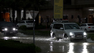 Проливни дъждове удариха Обединените арабски емирства ОАЕ съобщи АП Агенцията се