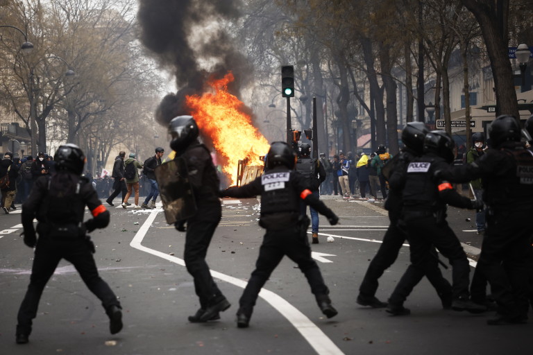  Протестите в Париж 
