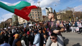 Хотелиери и ресторантьори излязоха на общонационален протест пред сградата на