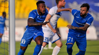 Ръководството на Левски показа новата фланелка на сините която ще