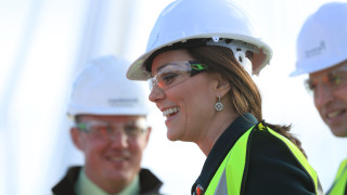 Въпреки че вече е в напреднала бременност Кейт Мидълтън продължава