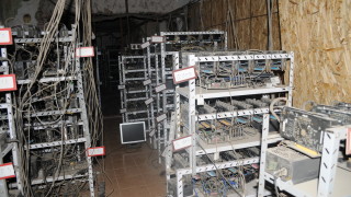 Разкриха кражба на ток от ферма за добив на криптовалута