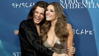 Елизабет Хърли и Били Рей Сайръс се запознават през 2022