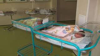 43 бебета изоставени в родилните във Варна през 2013-а