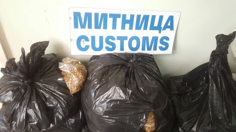 Митничари задържаха близо 150 кг контрабанден тютюн край Лом. На