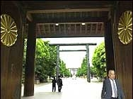 Kитай недоволство от посещение на японски министър на храма Ясукуни