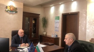 По време на работна среща с директора на Областно пътно