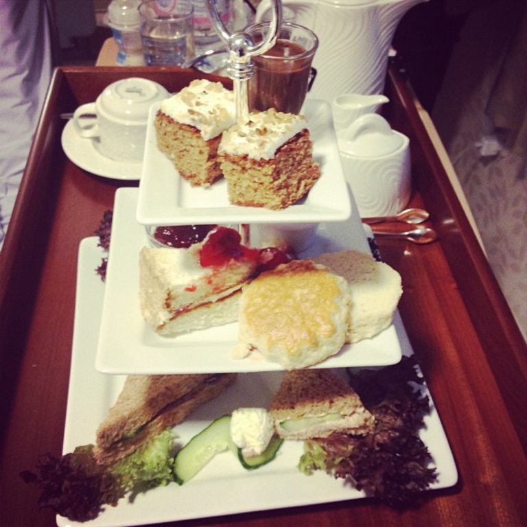 Част от вкусотиите, които се оферират на родилките