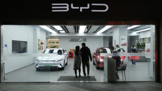 Китайският автомобилен гигант BYD отчита петкратен ръст на печалбата за