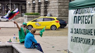 От Столичната община са поискали да бъдат отстранени палатките пред