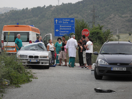 4 румънци ранени при катастрофа край Железница