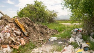 Кметът на Банкя отнесе акт заради незаконните сметища