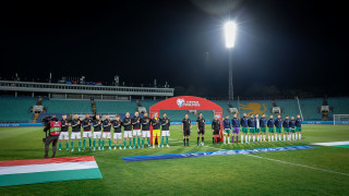 По мистериозна причина група унгарски фенове беше допусната на трибуните