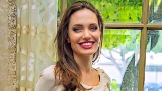 Тайната среща на Анджелина Джоли