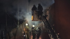 Пожар горя в затвор в Истанбул
