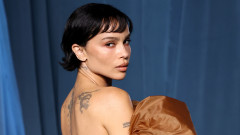 Зоуи Кравиц със златен пръстен: годеж или просто аксесоар