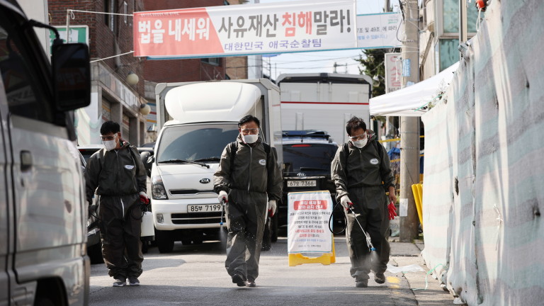 Коронавирус: Хиляди членове на църква в Южна Корея под карантина