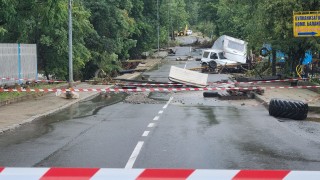 Двама загинали в наводненията в Царево, преливат реките Карагаач и Ропотамо