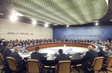 НАТО поиска диалог с Русия