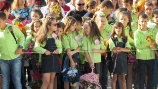 Първият учебен ден настъпи Какви заплати обаче ще получават хората