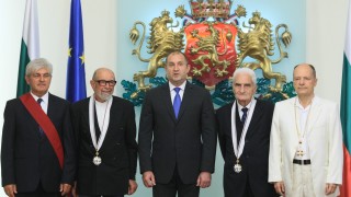 Президентът награди изявени българи