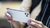 Apple, синтетичните групови селфита, iPhone и патентът, който променя общите снимки