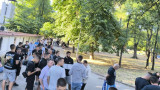 Огромна опашка за билети се вие пред "Георги Аспарухов"