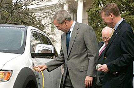 Шефът на Ford поднесе своите извинения на президента Буш