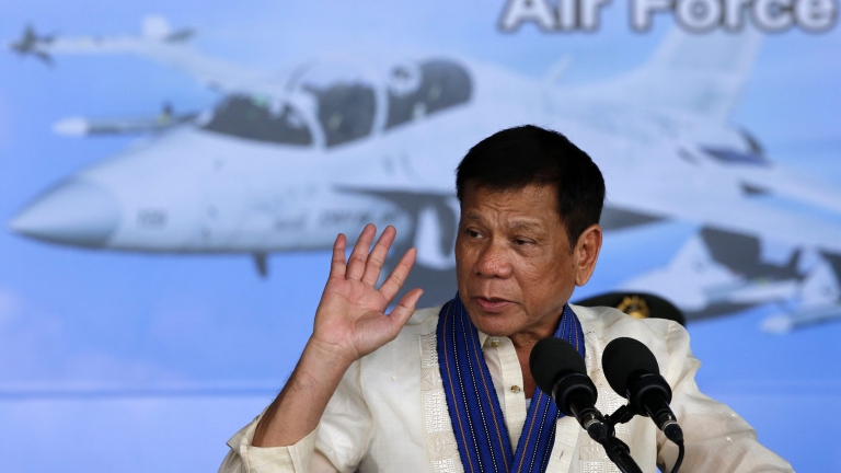 Президентът на Филипините обвини над 150 официални лица в наркотрафик, нареди незабавно да се предадат
