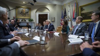 Близките съветници и приятели на президента Доналд Тръмп са го