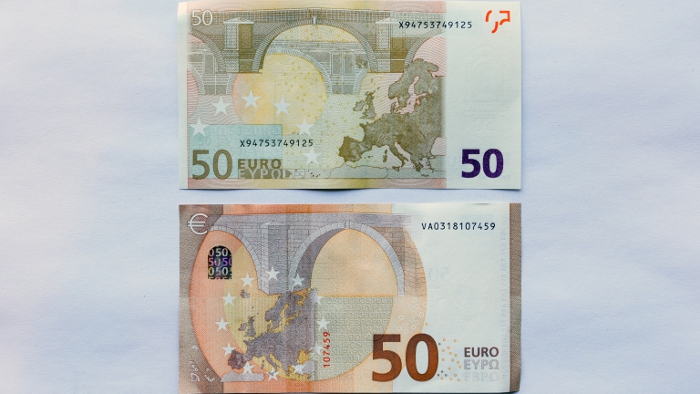 Възрастна търновка остави до кофа за боклук 4000 лв. и над €5000