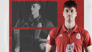 Нидерландският бранител Юрген Матей говори пред медията VI относно своя