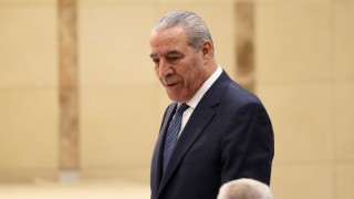 Палестинският президент Махмуд Абас назначи приближения си Хюсеин ал Шейх за свой