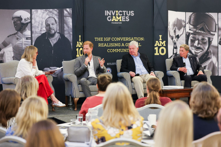 Хари в Лондон