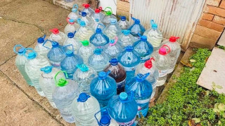 Митнически служители от Териториална дирекция Митница Русе конфискуваха 380 литра