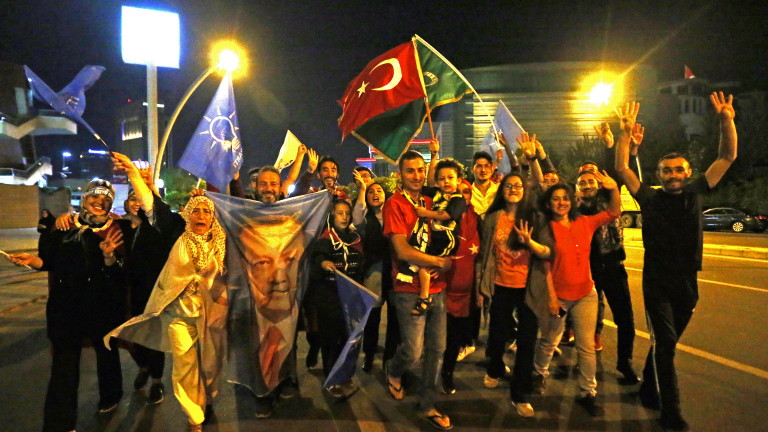 В Австрия настояват гласувалите за Ердоган турци да се връщат в Турция
