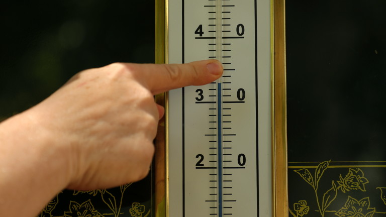 Опасно високи температури се очакват в централната и източната част