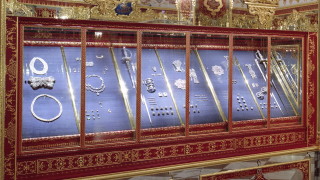 Полицията в Германия публикува кадри от охранителна камера с единия