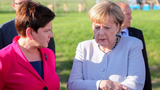 Берлин стои зад демократично избраното правителството в Анкара, уверява Меркел 
