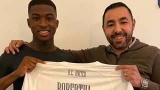 Нападателят Найджъл Робърта се превърна в петия най скъп трансфер в