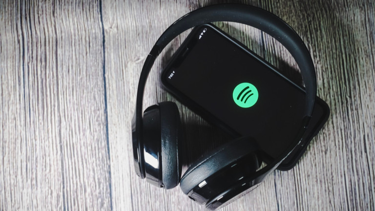 Шведският гигант за стрийминг на музика Spotify обяви, че съкращава