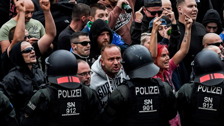 Топшпионинът на Германия оборва Меркел, че е имало атаки срещу имигранти в Кемниц